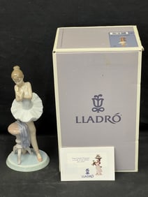 Lladro Ballerina #7641 'Perfect Performance' - Figure by Regino Torrijos 4.75'' x 10.25'' w/ Box