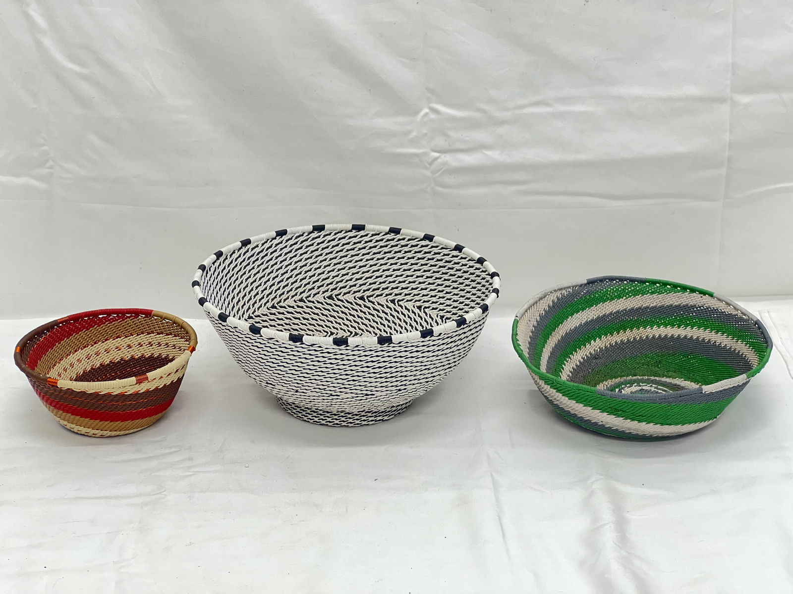 (3)African Zulu Telephone Wire Baskets - 8'' x 3.5'' , 6.5'' x 2.5'' , 4.5'' x 2'' (1 of 8)