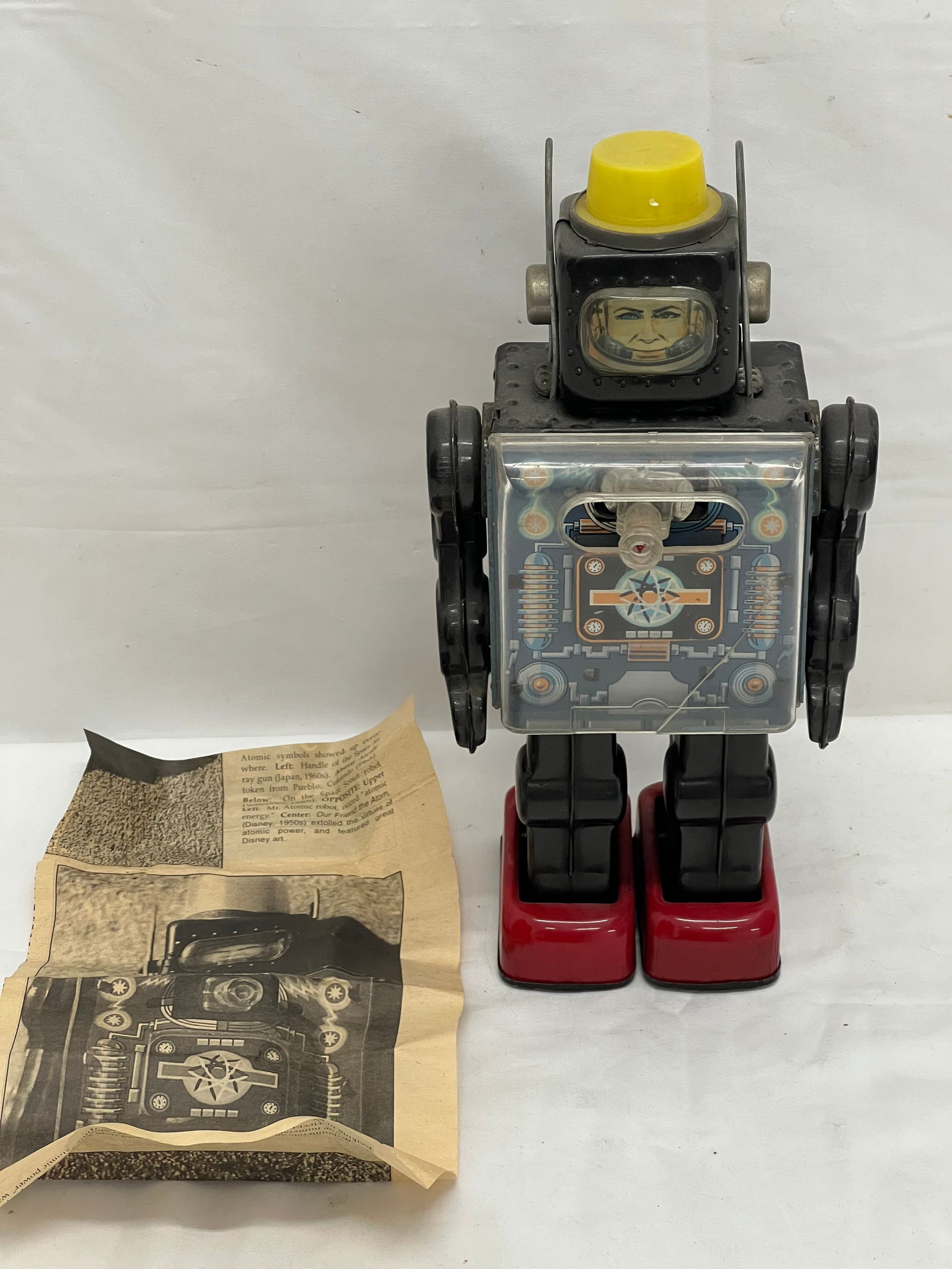 1960s Horikawa Tin Robot Fighting Space Man - Battery Operated & Works - Lights up, Shoots + Walks - (1 of 9)