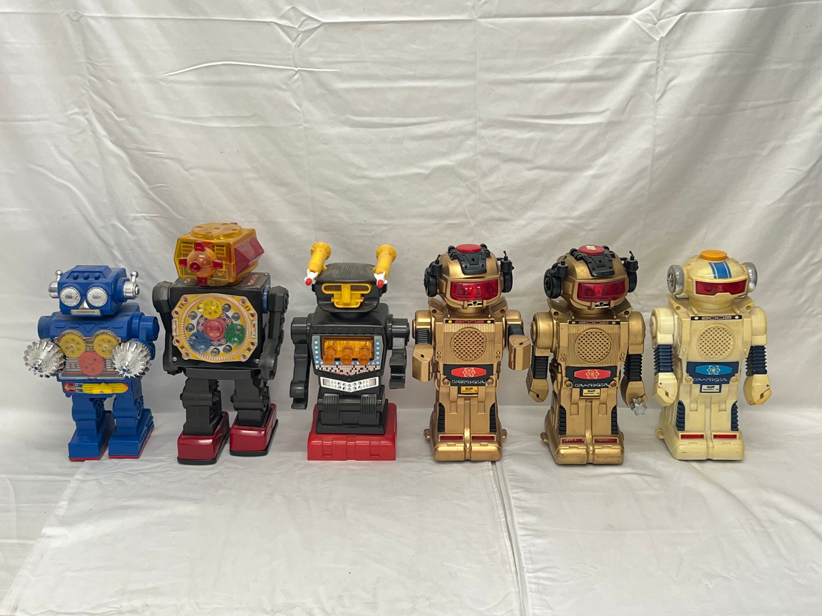 (6)Vintage Battery Operated Tin / Plastic Robots - Oil Smokers, Tin + Plastic - Various Makers: (6)Vintage Battery Operated Tin / Plastic Robots - Oil Smokers, Tin + Plastic - Various Makers (Needs Work)