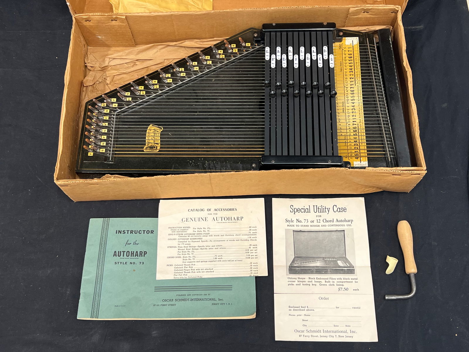 Oscar Schmidt Vtg Autoharp w/ Manual + Papers (1 of 7)