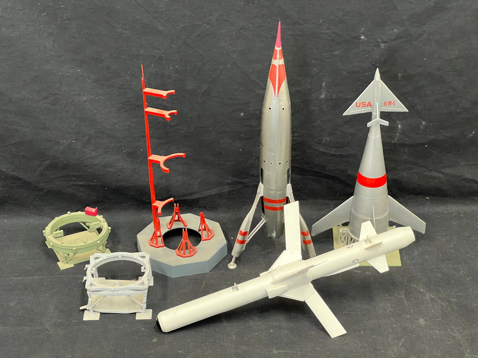 Asst Rocket Models, Bases - Metal White Rocket - Fastway Marsliner, XR-1: Asst Rocket Models, Bases - Metal White Rocket - Fastway Marsliner, XR-1