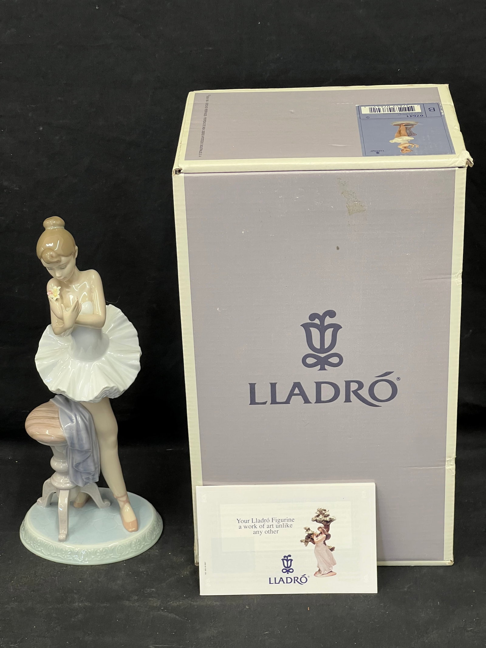Lladro Ballerina #7641 'Perfect Performance' - Figure by Regino Torrijos 4.75'' x 10.25'' w/ Box (1 of 7)