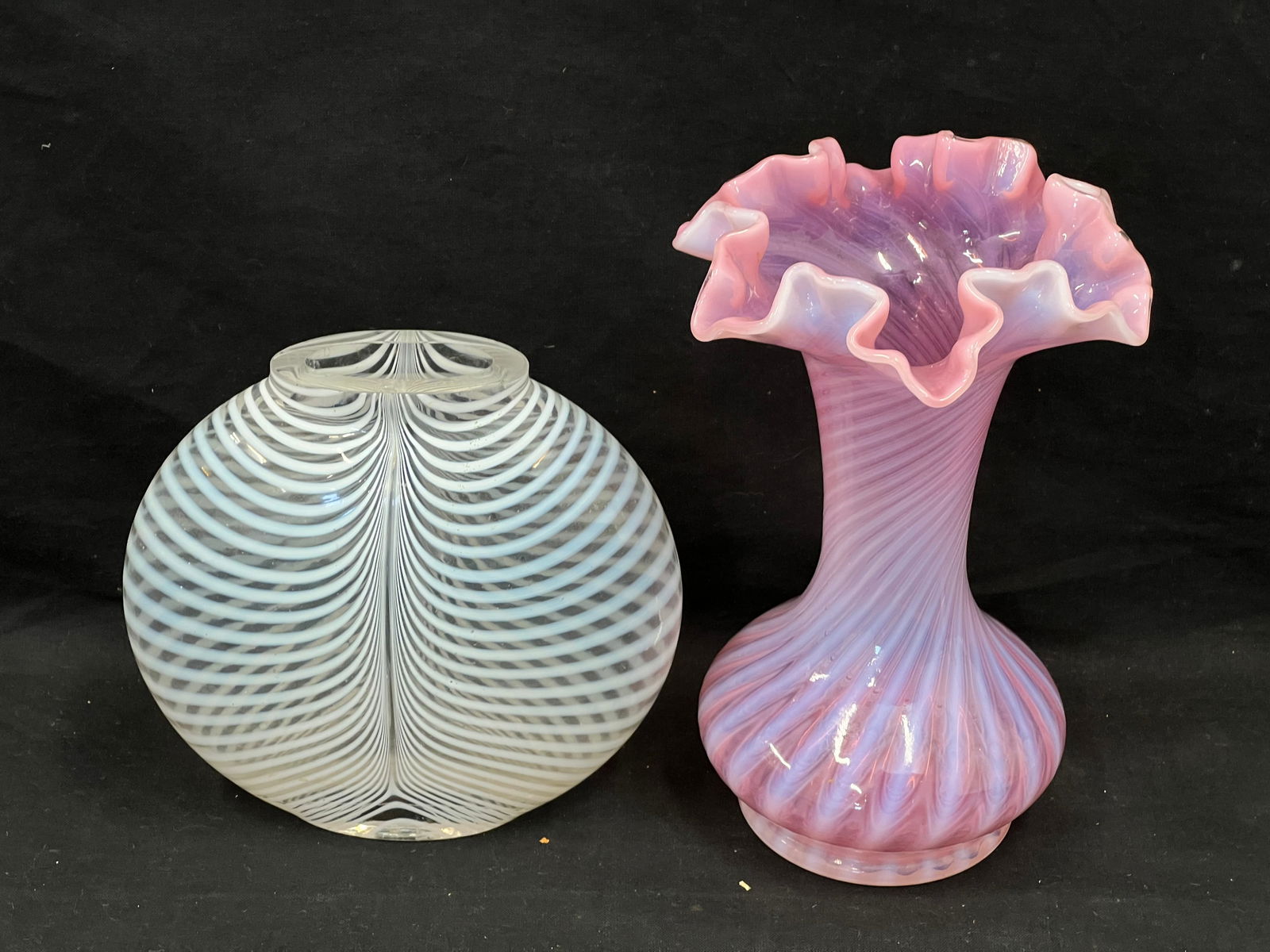 Vtg Pink Fenton + Kosta Boda (Vallien) Vase - Bertil Vallien Signed Kosta Boda Vase (Small Chip, See: Vtg Pink Fenton + Kosta Boda (Vallien) Vase - Bertil Vallien Signed Kosta Boda Vase (Small Chip, See Photos) + Pink Fenton Swirl Glass Vase