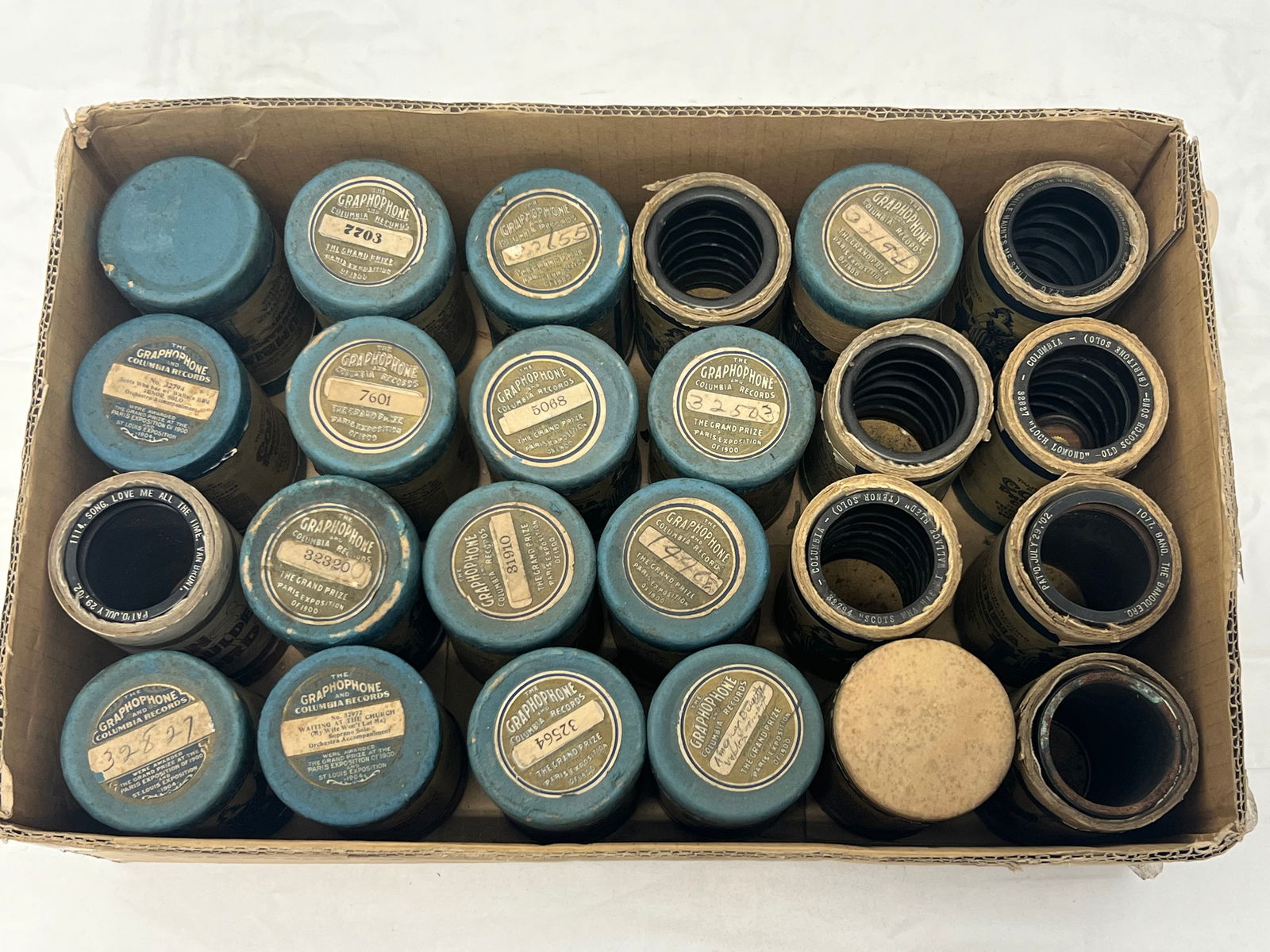 (23)Antique Columbia Records Gramophone Wax Cylinders - Paris Expedition & More (24)Total Containers (1 of 6)