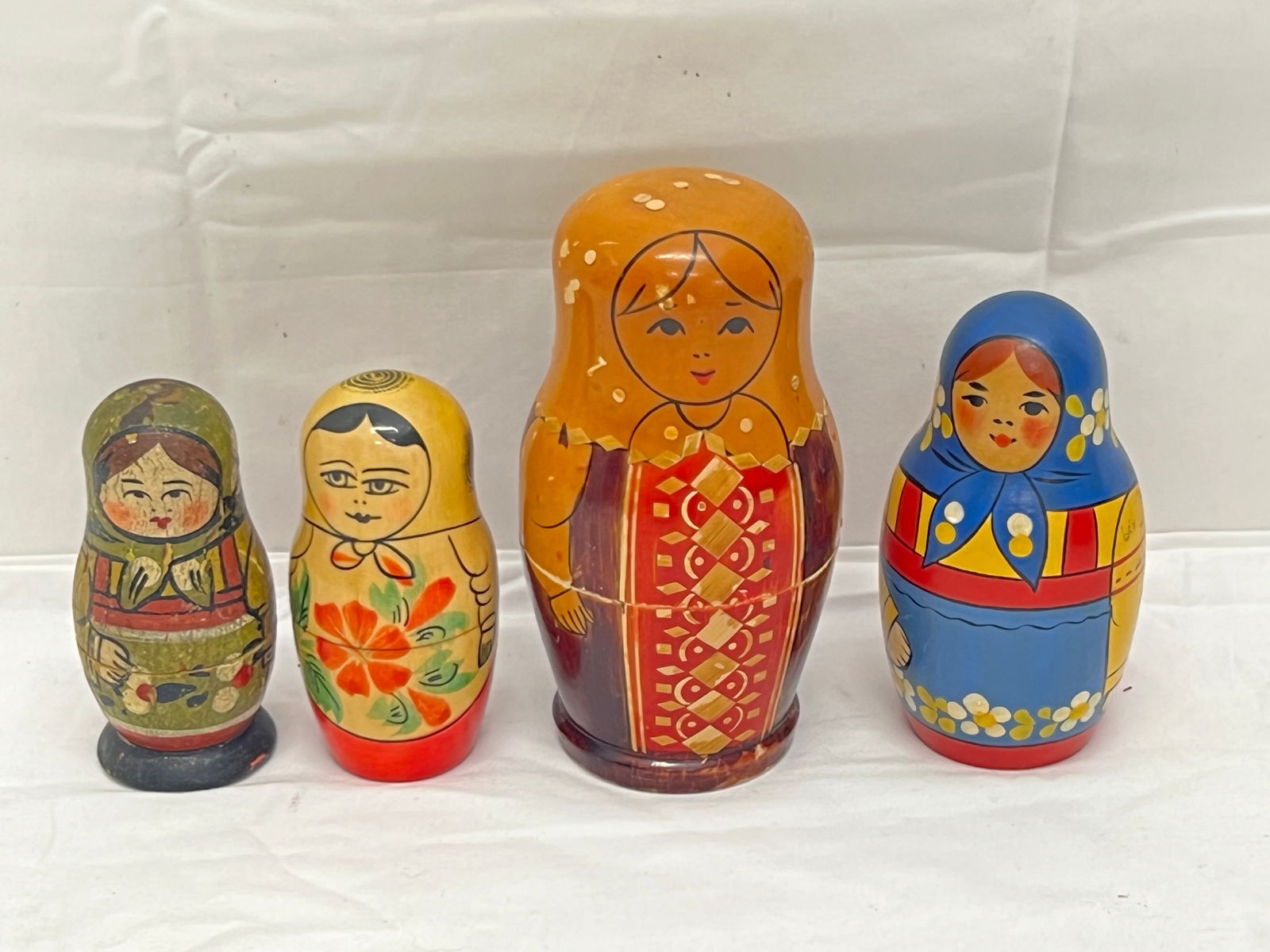 (4)Vtg Russian USSR Nesting Dolls - 5, 4 , & 3 - Handpainted in Various Sizes: (4)Vtg Russian USSR Nesting Dolls - 5, 4 , & 3 - Handpainted in Various Sizes