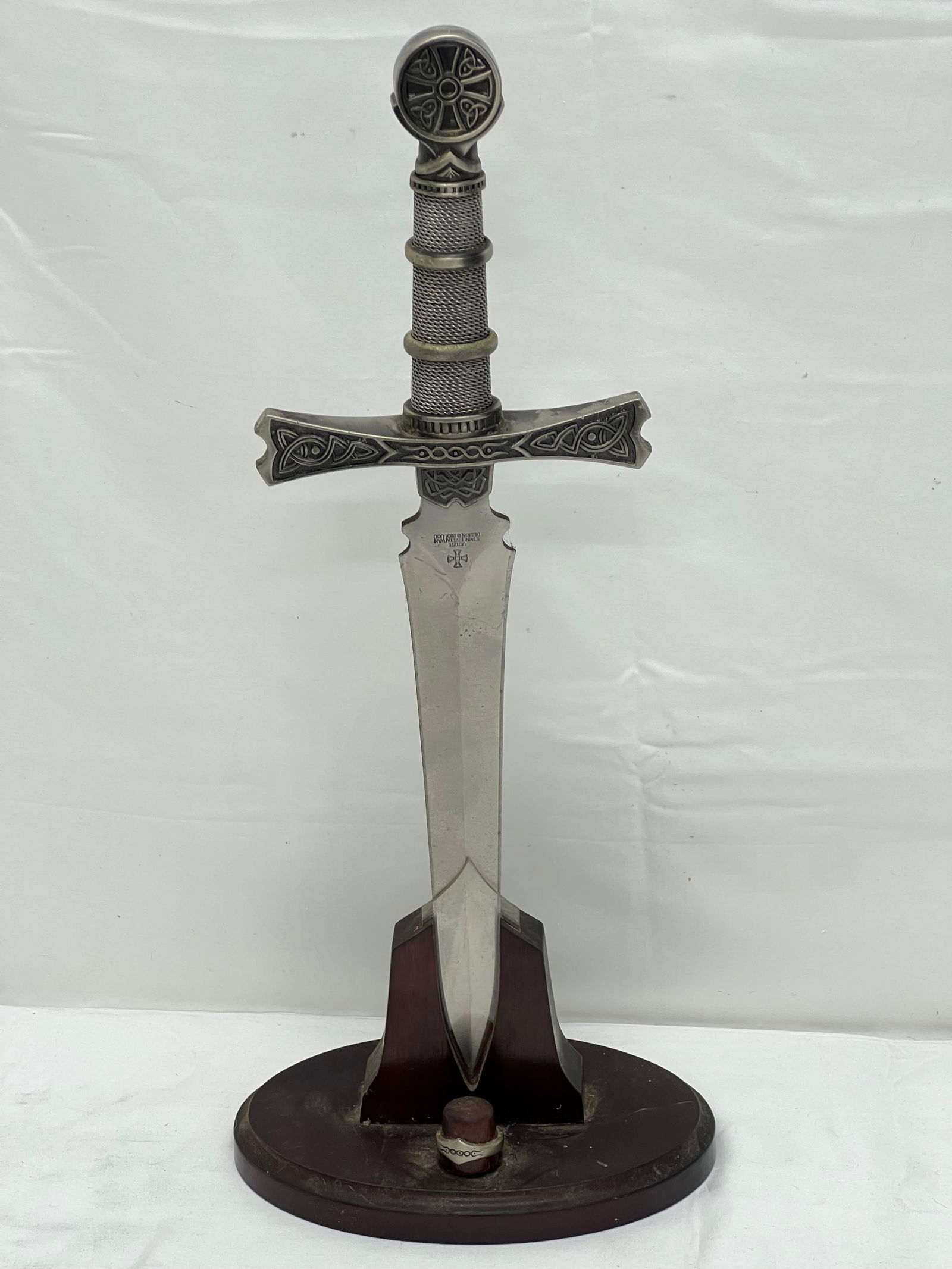 United Cutlery Fantasy Dagger w/ Stand - Blade 9''L w/ Hallmarks ''UC1275'' , Overall 15.5''L (1 of 6)