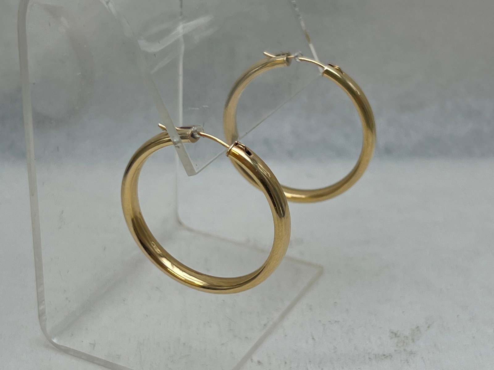 14K Gold JCM Hoop Earrings 1.25''L, TW 2.15g: 14K Gold JCM Hoop Earrings 1.25''L, TW 2.15g