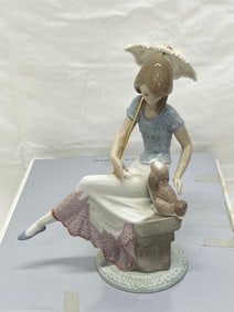 Lladro #7612 Picture Perfect Figure w/ Cat, Original Box