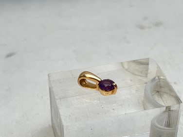 14K Yellow Gold Amethyst Pendant .50''L, TW .97g