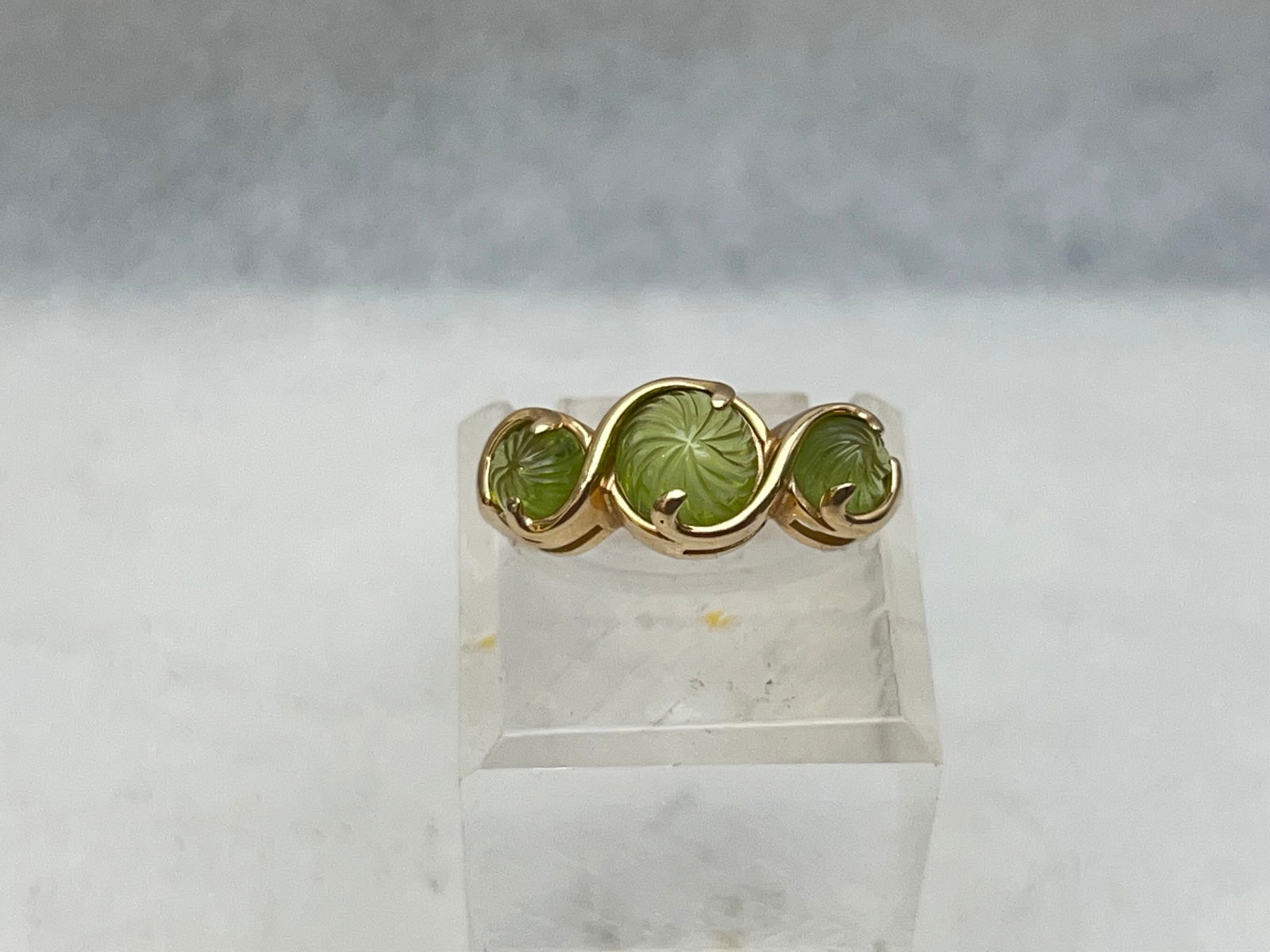 14K Gold Peridot Ring, Sz 6, TW 4.24g - 3 Peridot Gemstones w/ Design set in 14K Gold (1 of 4)