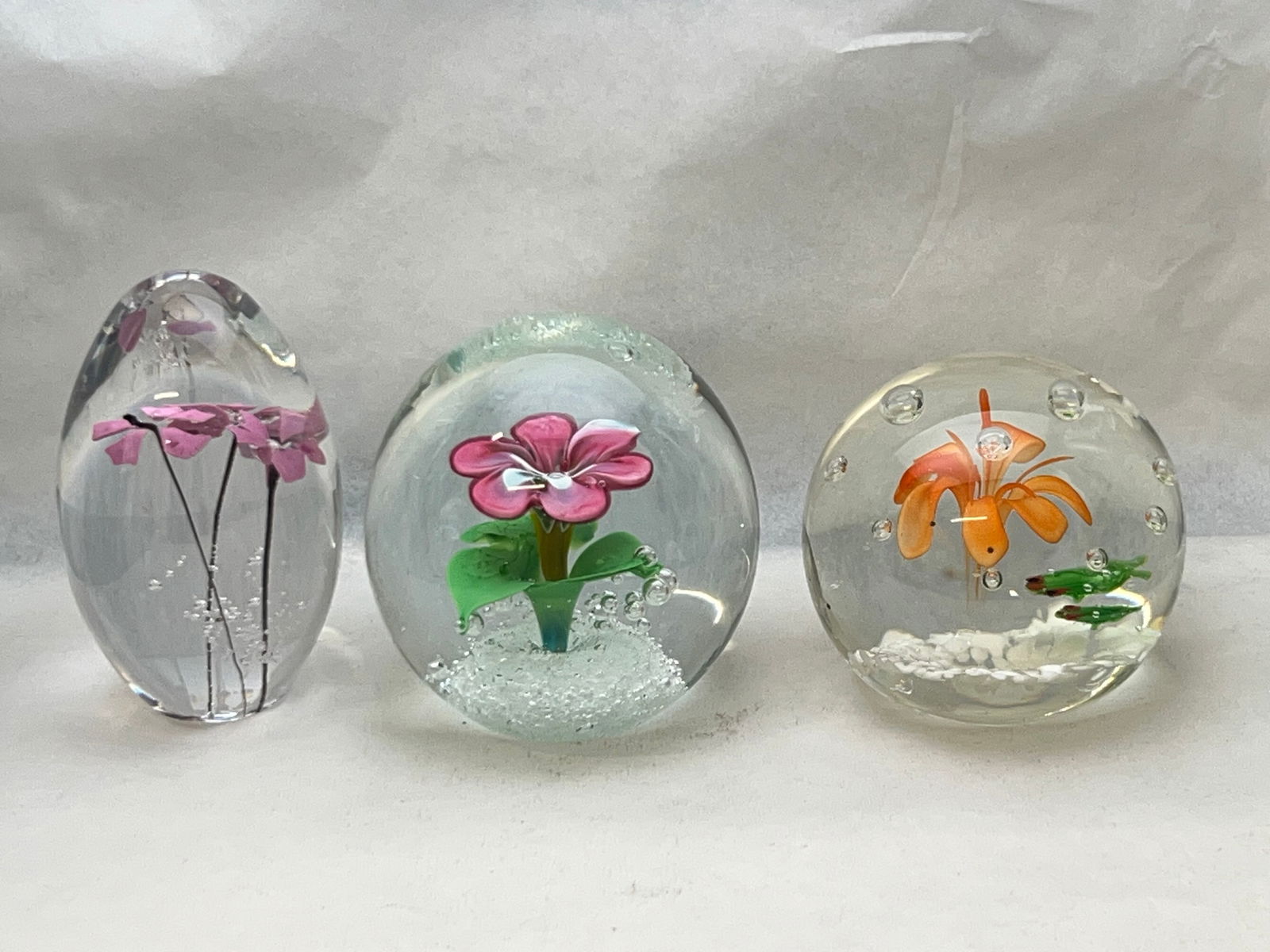 (3)Art Glass Paperweights w/ Flowers, (1)Frog - Asst Sizes: (3)Art Glass Paperweights w/ Flowers, (1)Frog - Asst Sizes
