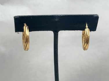 18K Yellow Gold Italy Milor Hoop Earrings 7/8'' Hoops, TW 2.18g