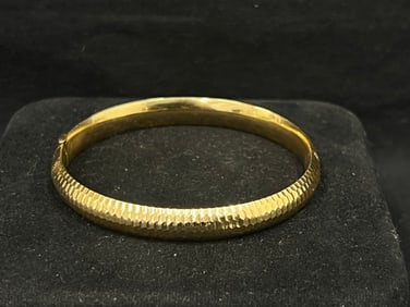 14K Yellow Gold Bangle Bracelet 9.38g - Guard & Hinge Closure, TW 9.38g 14K Gold, Bracelet Closed