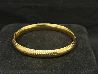 14K Yellow Gold Bangle Bracelet 9.38g - Guard & Hinge Closure, TW 9.38g 14K Gold, Bracelet Closed: 14K Yellow Gold Bangle Bracelet 9.38g - Guard & Hinge Closure, TW 9.38g 14K Gold, Bracelet Closed 2.5''