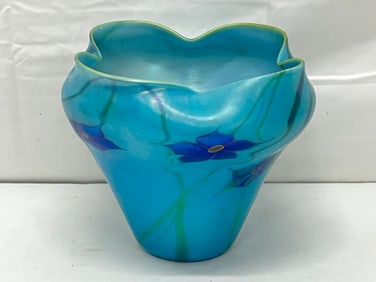 1970s Lundberg Studio Sky Blue Arena Vase 7'' x 6'' - Flower Design w/ Pinch Top