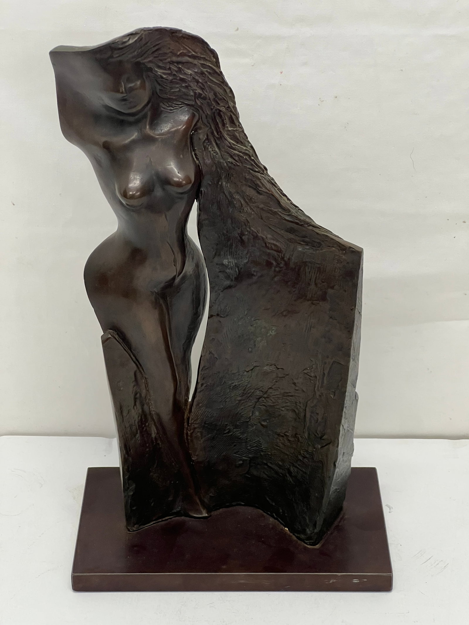 Francis Xavier Bracken Signed Nude Bronze Sculpture - 1981 Signed Dated Numbered #2 / 7 , Modernist: Francis Xavier Bracken Signed Nude Bronze Sculpture - 1981 Signed Dated Numbered #2 / 7 , Modernist Bronze Sculpture of Nude Lady 12''T