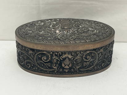 Antique Indonesian .800 Silver Yogya Box - Total Wgt 509g, Oval Box or Tea Caddy 7.25'' x 5'' x: Antique Indonesian .800 Silver Yogya Box - Total Wgt 509g, Oval Box or Tea Caddy 7.25'' x 5'' x 2.75''