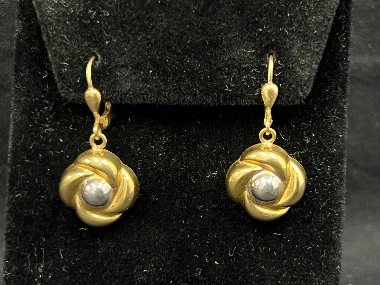 Italy 18K Yellow White Gold Earring, 1''L, 2.95g TW - Hallmarked Milor 750: Italy 18K Yellow White Gold Earring, 1''L, 2.95g TW - Hallmarked Milor 750