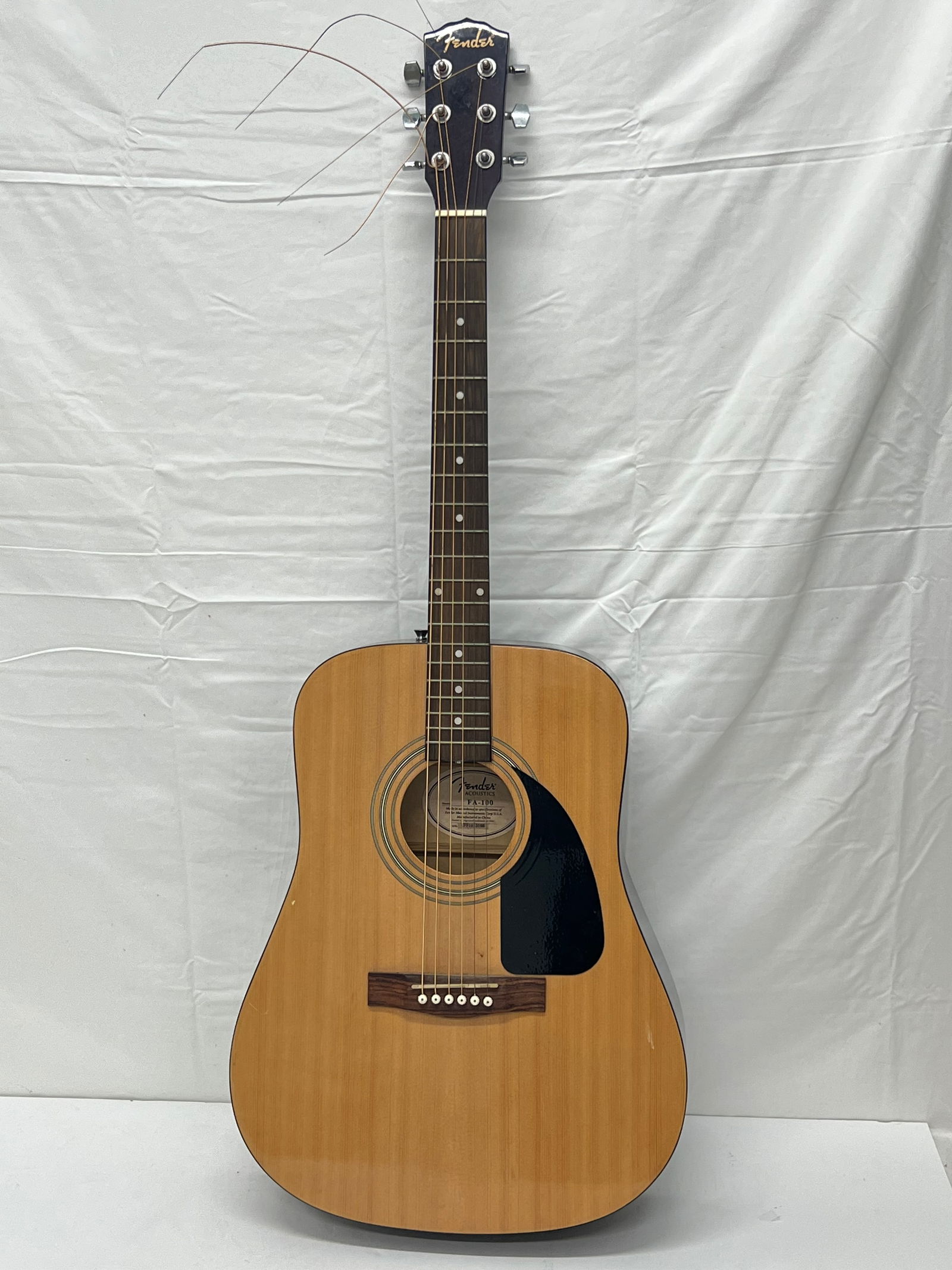Fender FA-100 Acoustic Guitar (1 of 7)