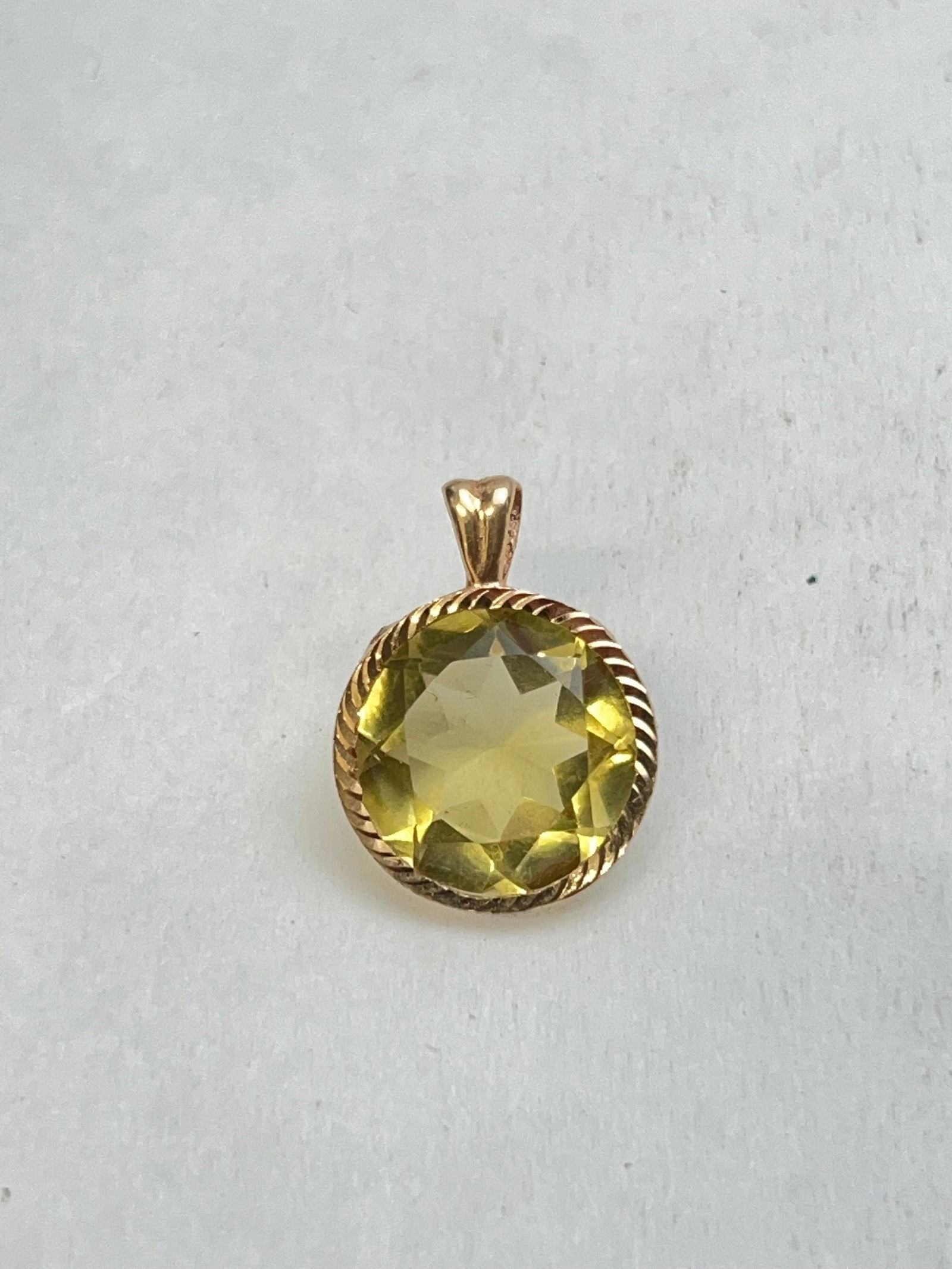 14K Gold Lemon Citrine Pendant 7/8'' x 11/16'': 14K Gold Lemon Citrine Pendant 7/8'' x 11/16''