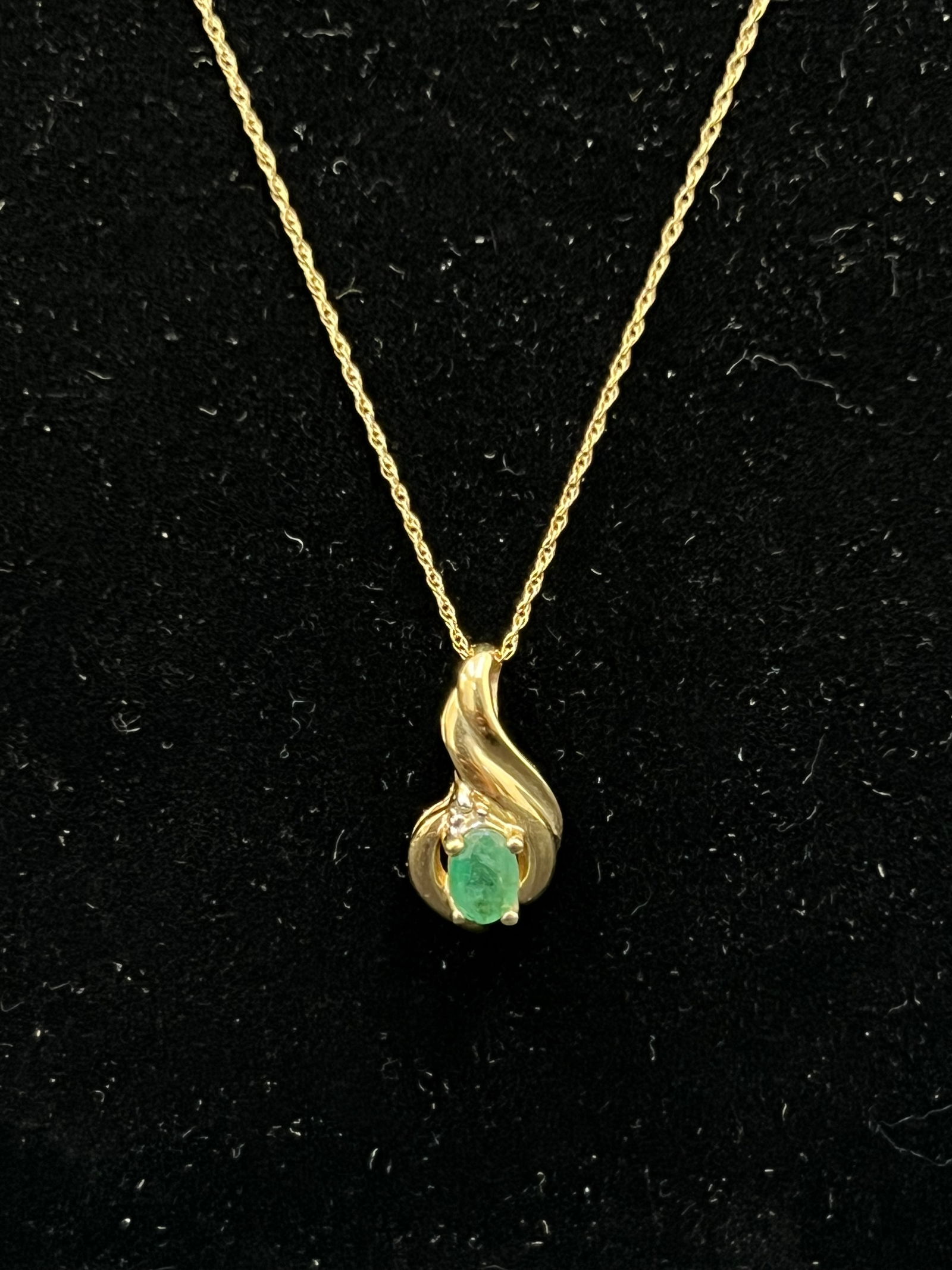 10K Necklace & Emerald Pendant w/ Diamond Chip - 18''L 10K Yellow Gold Necklace w/ 10K Gold Emerald (1 of 5)