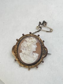 Antique 9ct Gold Cameo Brooch 6.4g TW - Pin / Brooch with Chain