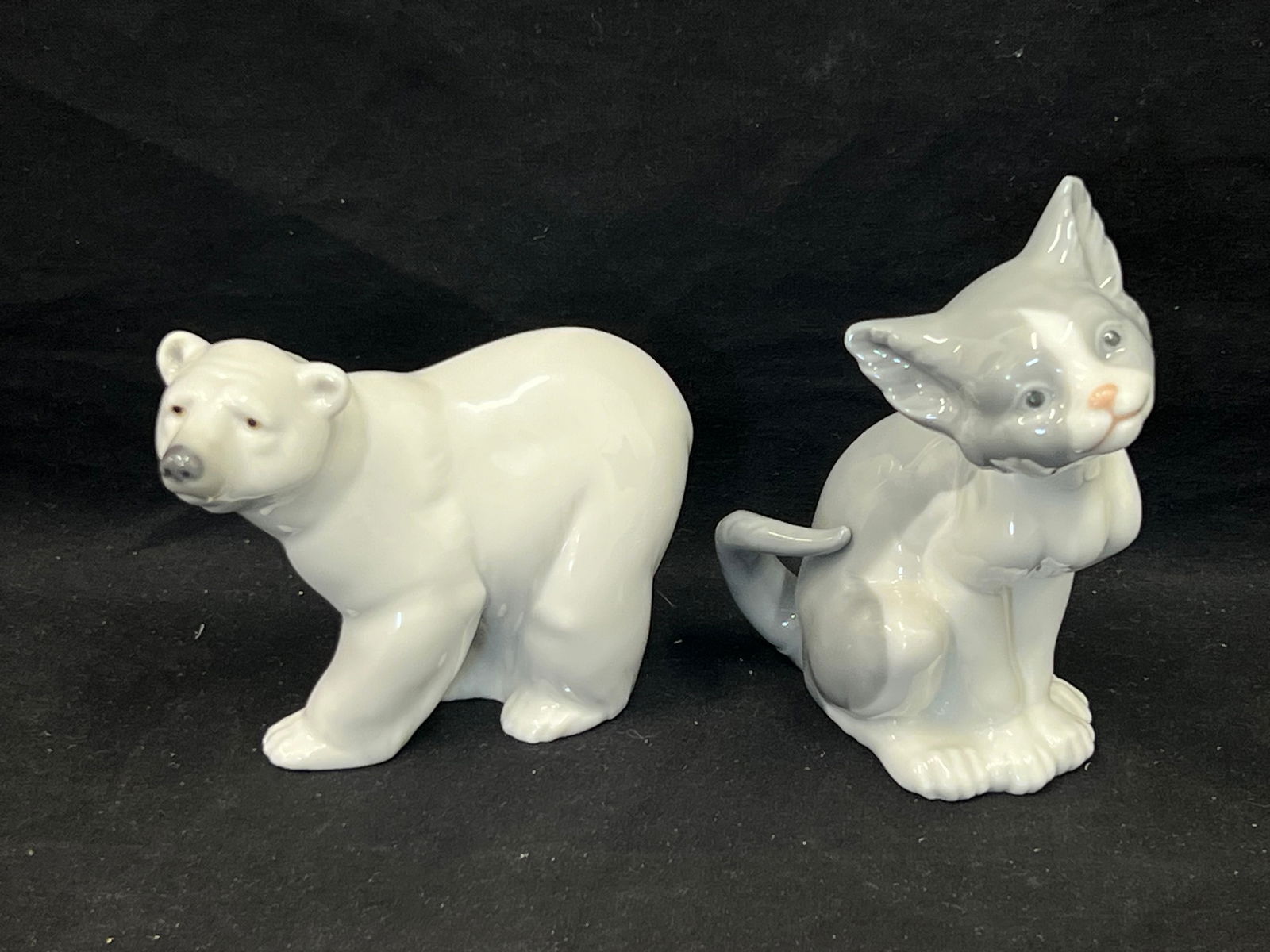 (2)Lladro Figures - 5''T Cat #5110 & Polar Bear 4''T (1 of 7)