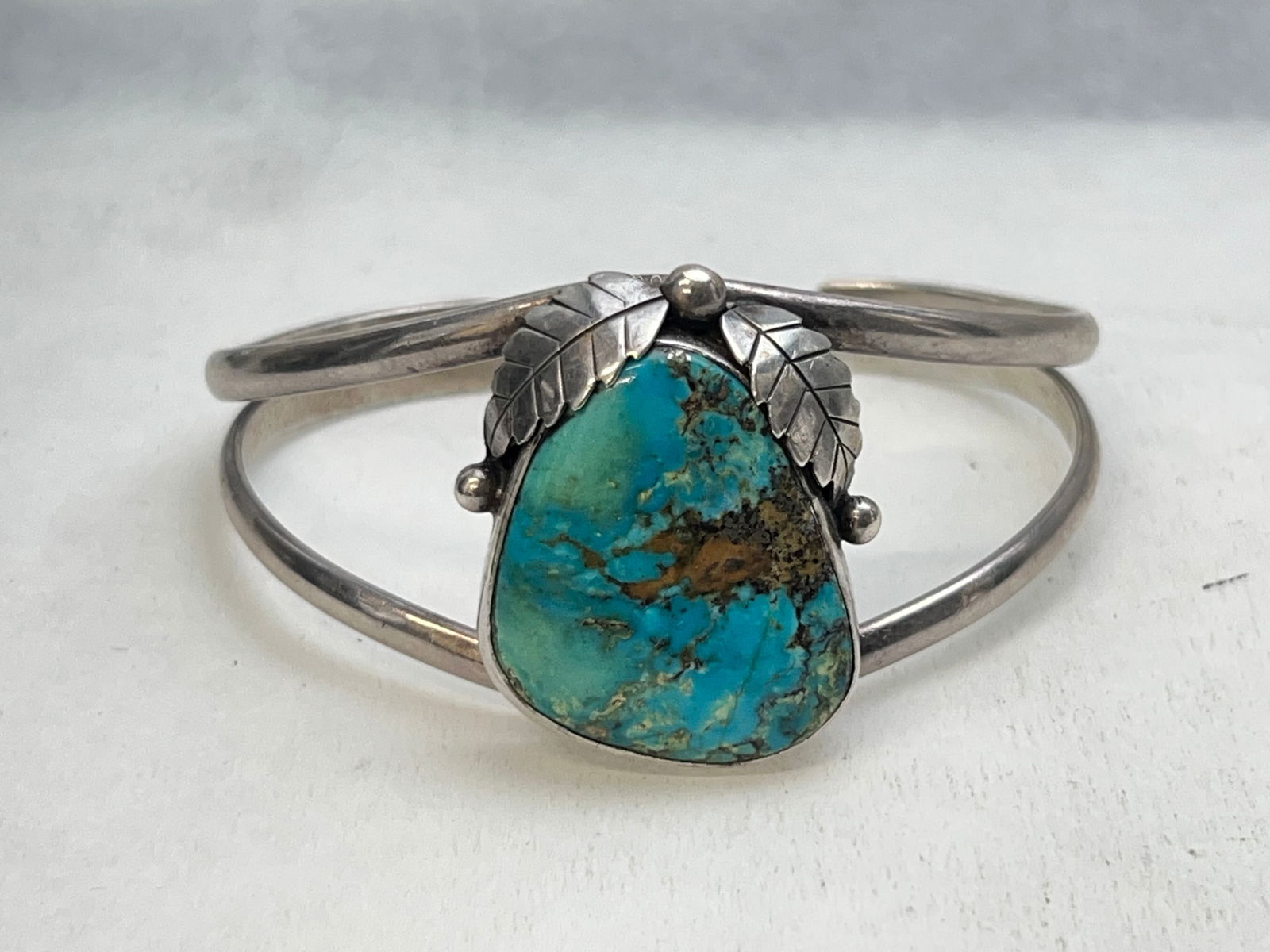 Vtg Signed Native American Sterling Turquoise Bracelet-  Beautiful Turquoise Stone 1'' x 1'' (1 of 4)