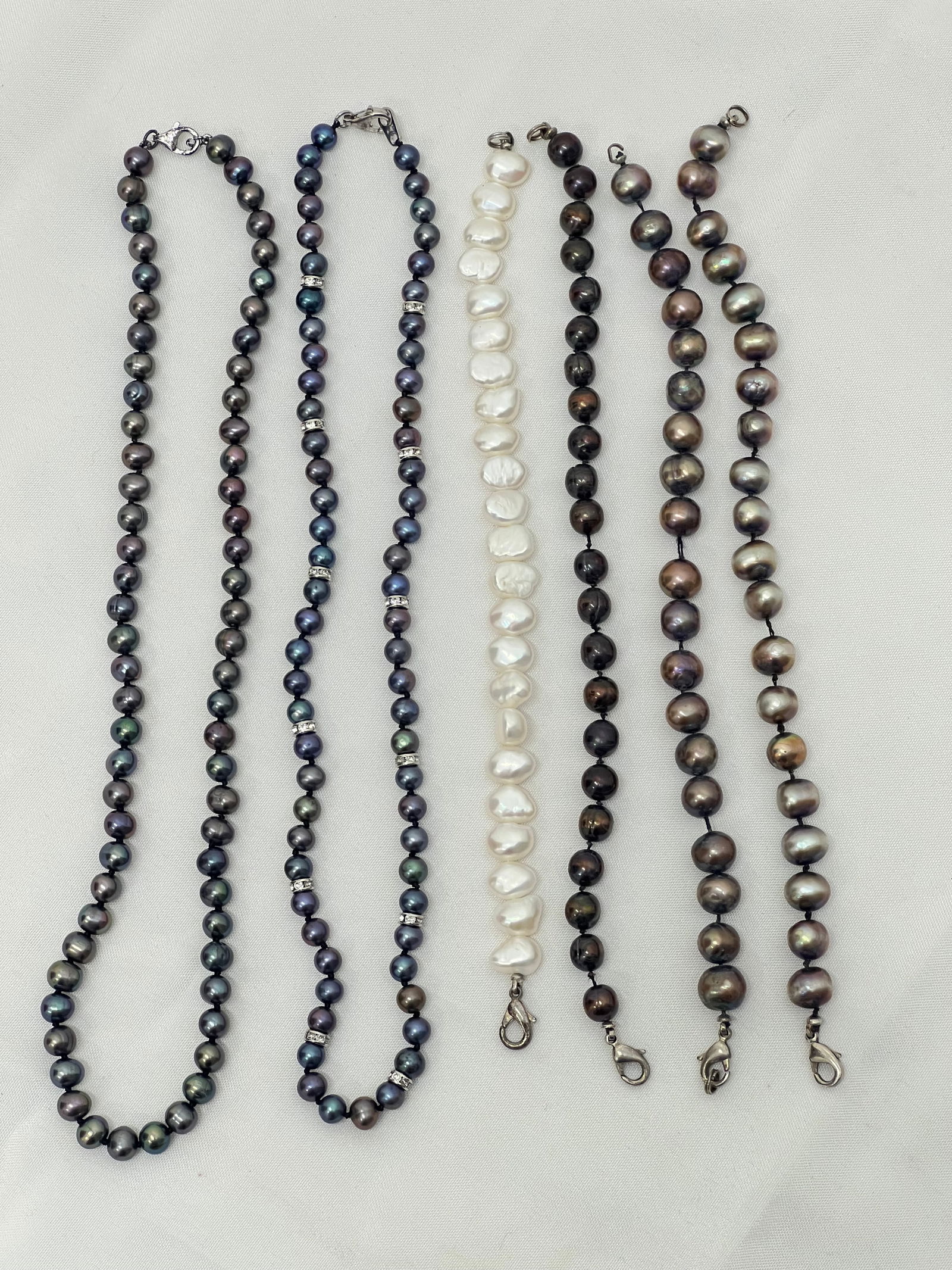 Vintage Pearl Necklaces / Bracelets - (4)Bracelets 7'' to 8.5'', (2)Necklaces: Vintage Pearl Necklaces / Bracelets - (4)Bracelets 7'' to 8.5'', (2)Necklaces