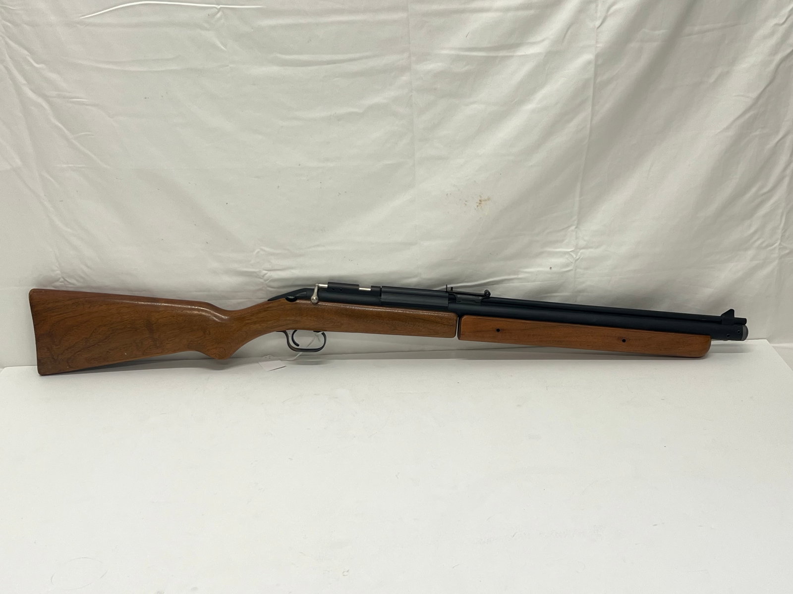 Sheridan C Series 5mm .20Cal Pellet Air Rifle - 56403 + 478686 , Approx 37''L: Sheridan C Series 5mm .20Cal Pellet Air Rifle - 56403 + 478686 , Approx 37''L