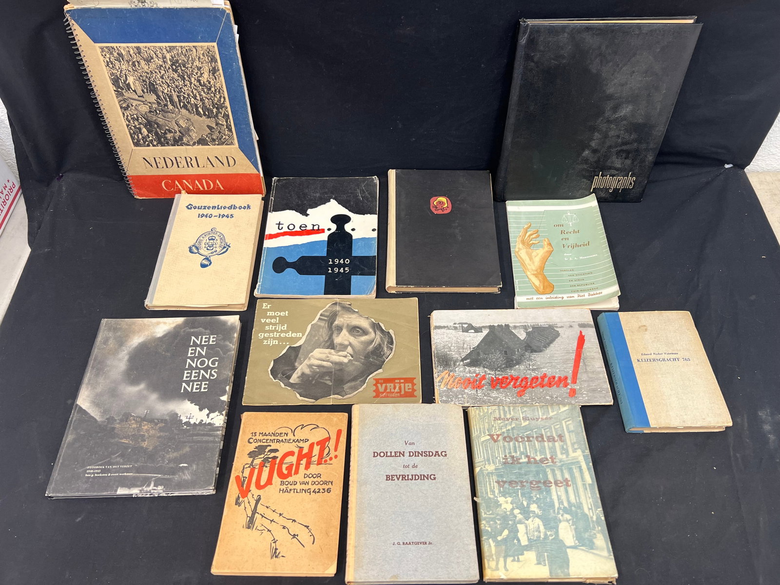 (12)Asst WWII Jewish Dutch History, War, Papers - Hardback + Soft Covers - All in Dutch - Toen: (12)Asst WWII Jewish Dutch History, War, Papers - Hardback + Soft Covers - All in Dutch - Toen 1940-1945 Picture Book, Om Rechten Vrijheid w/ Map, Geuzenliedbook - Songbook made During War that Gave P