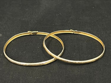 (2)Vtg 10K Gold Yellow & White Gold Bangles, 5.6g TW - Etched Design, Safety Latch Closure, 2.5''