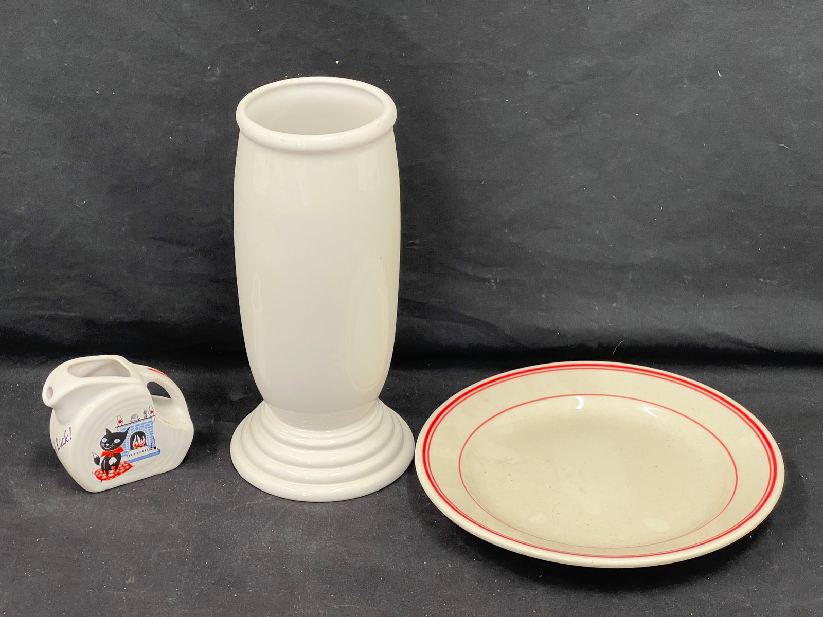3pcs Fiesta Ware Pottery- Cat Creamer, Vase,Plate -: 3pcs Fiesta Ware Pottery- Cat Creamer, Vase,Plate -