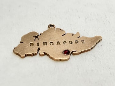 Vtg 9K Gold Singapore Pendant with Gemstone, TW 7.47g