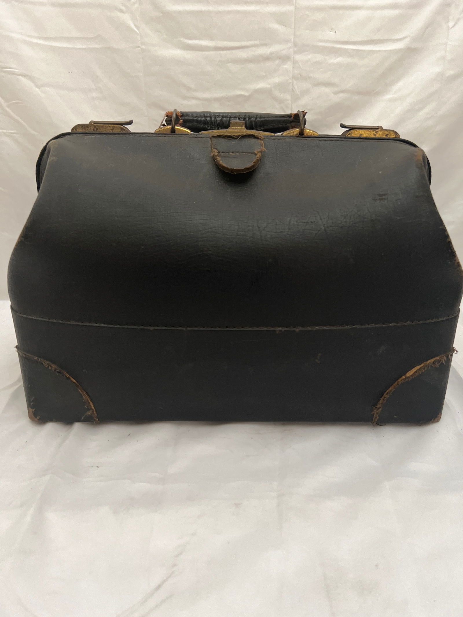 Early Leather Doctors Bag Medicine (1 of 5)