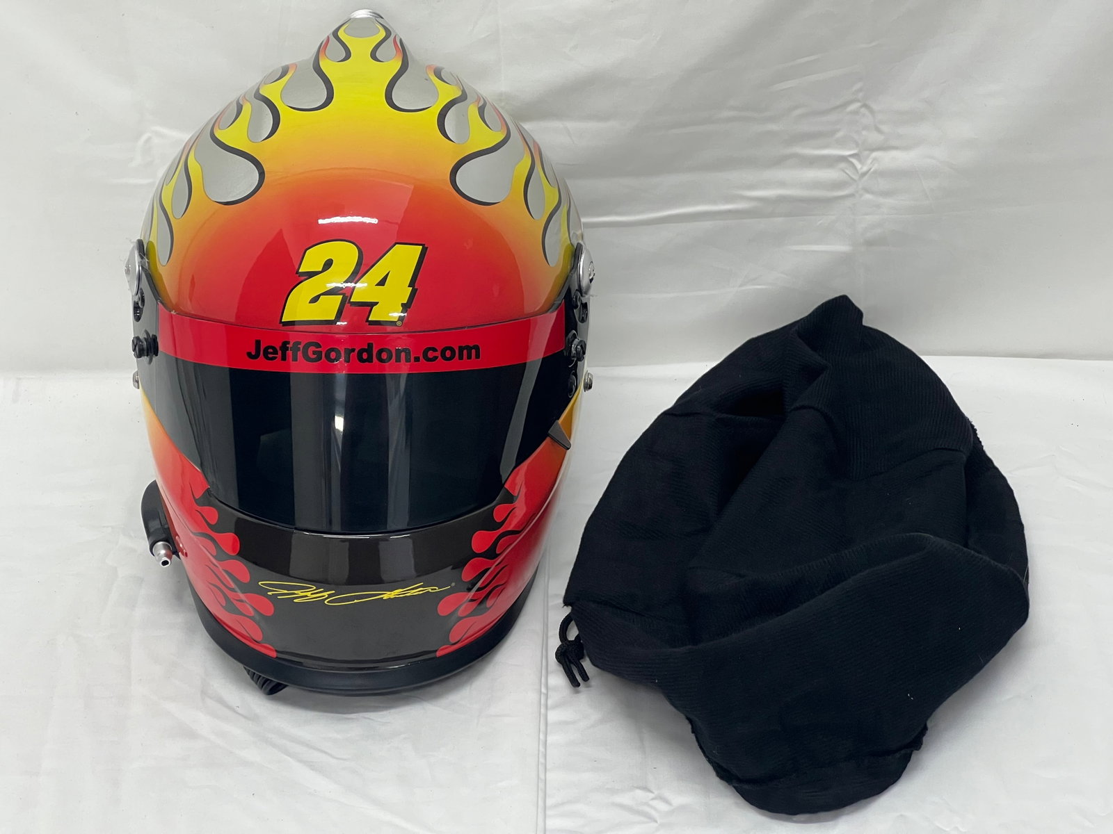 Hendrick Nascar Full Sized Jeff Gordon Replica Helmet - New Old Stock w/ Tag Chevy Helmet: Hendrick Nascar Full Sized Jeff Gordon Replica Helmet - New Old Stock w/ Tag Chevy Helmet