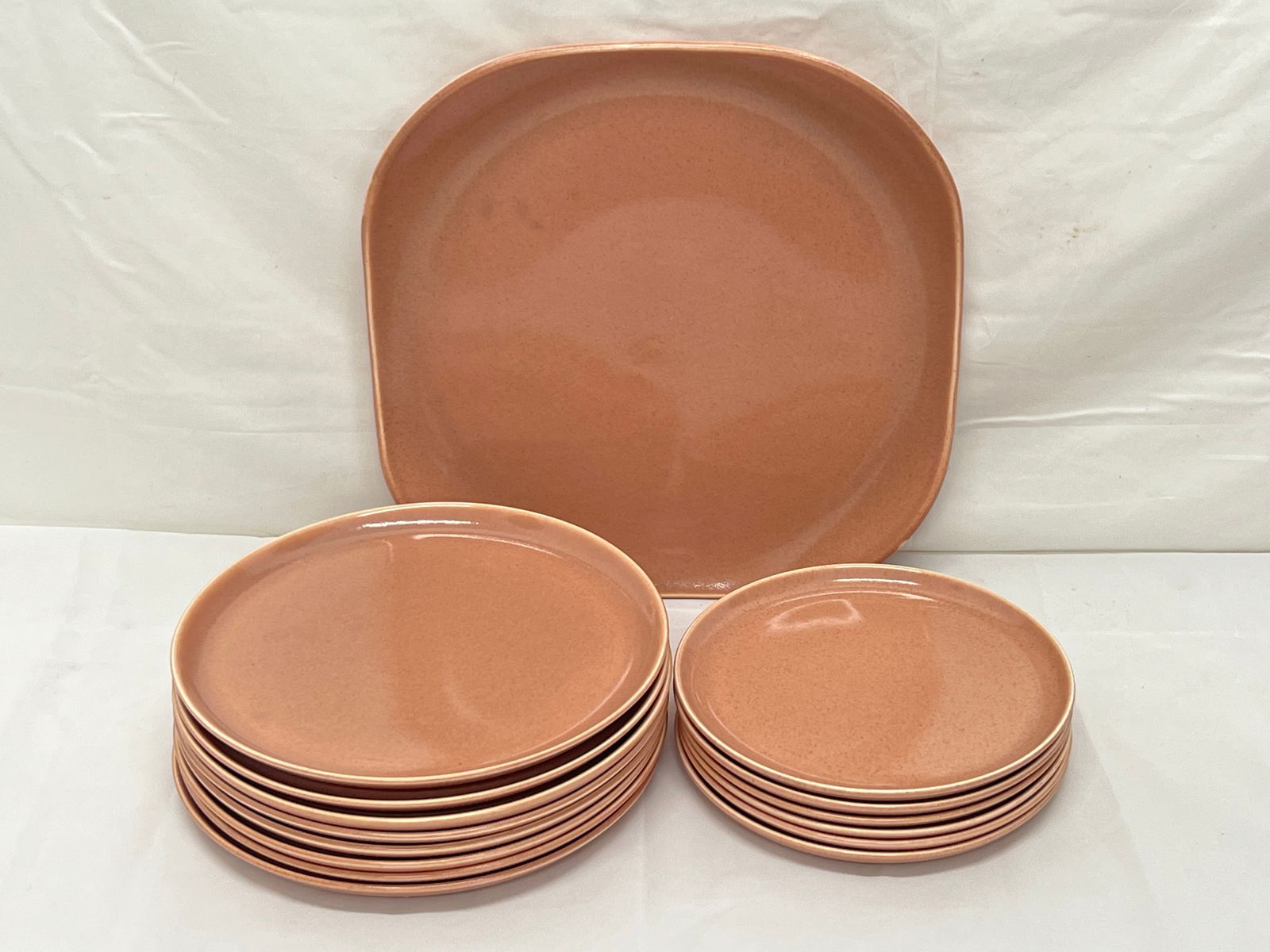 15pcs Russell Wright Stubenville Coral Color Pottery-  (1)Platter 13'' x 13'', (8)Dinner Plates 10'' (1 of 4)