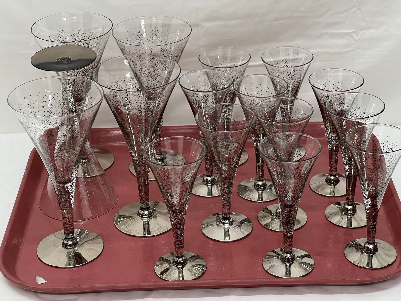 (16)MCM Dorothy Thorpe Silver Fleck Glasses - (11)2.5'' x 5.5'' + (5)3.75'' x 7.5'': (16)MCM Dorothy Thorpe Silver Fleck Glasses - (11)2.5'' x 5.5'' + (5)3.75'' x 7.5''