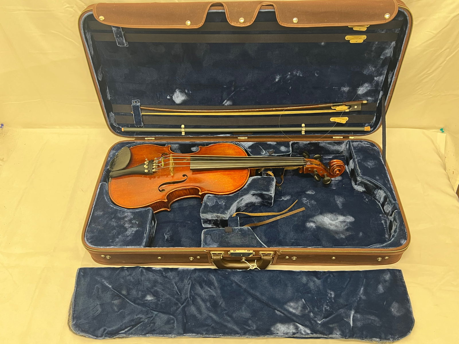 Ernst Heinrich Roth 1952 Violaoe, Vitale Bow, Case - Antonius Stradivarious 1724 Reproduction - 1952 (1 of 16)
