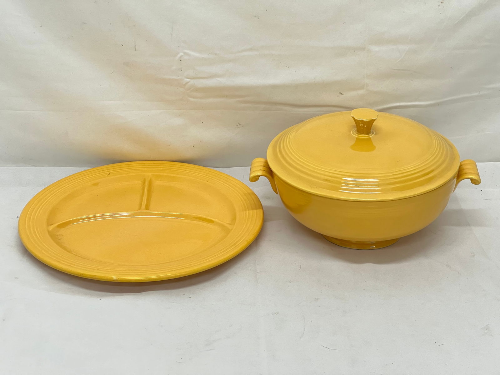 Vintage Fiesta Casserole Lidded Dish Divider Plate: Vintage Fiesta Casserole Lidded Dish Divider Plate