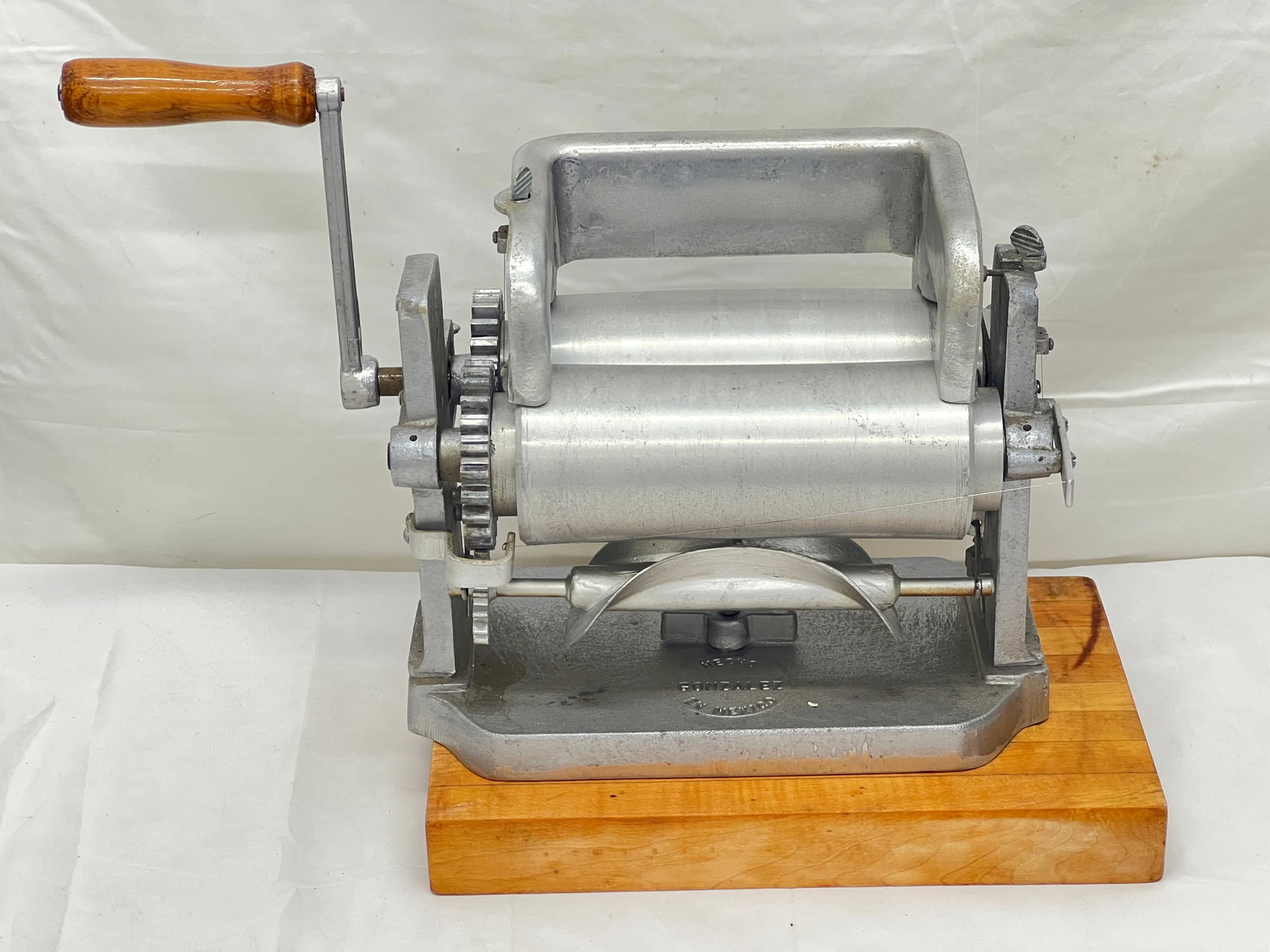 Manuel Gonzalez Mexican Tortilla Maker: Manuel Gonzalez Mexican Tortilla Maker