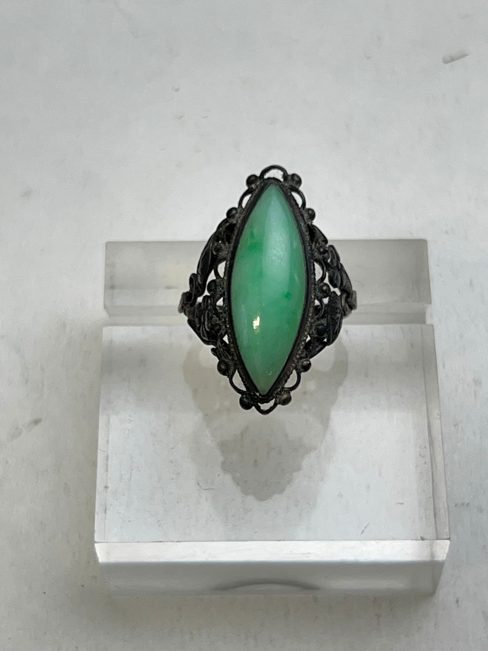 Antique Chinese Celedon Jade Sterling Ring, Sz 5.25 - Marquise Cut Jade 22mm x 8mm Set in Sterling: Antique Chinese Celedon Jade Sterling Ring, Sz 5.25 - Marquise Cut Jade 22mm x 8mm Set in Sterling Silver Setting of Flowers , Vines & Leaves - TW 4.9g