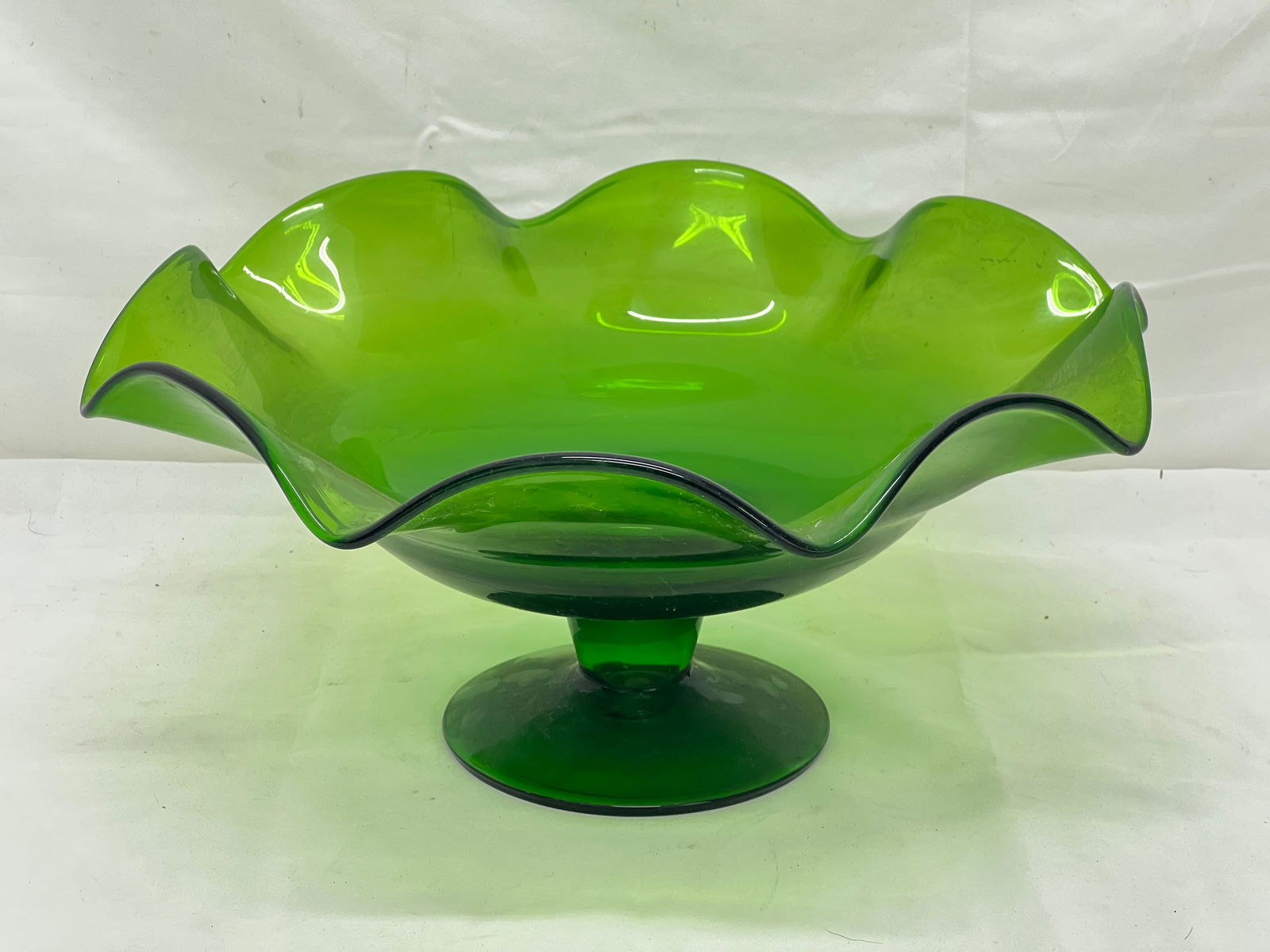 Emerald Green Glass Center Bowl 13.25'' x 6.5'' (1 of 3)