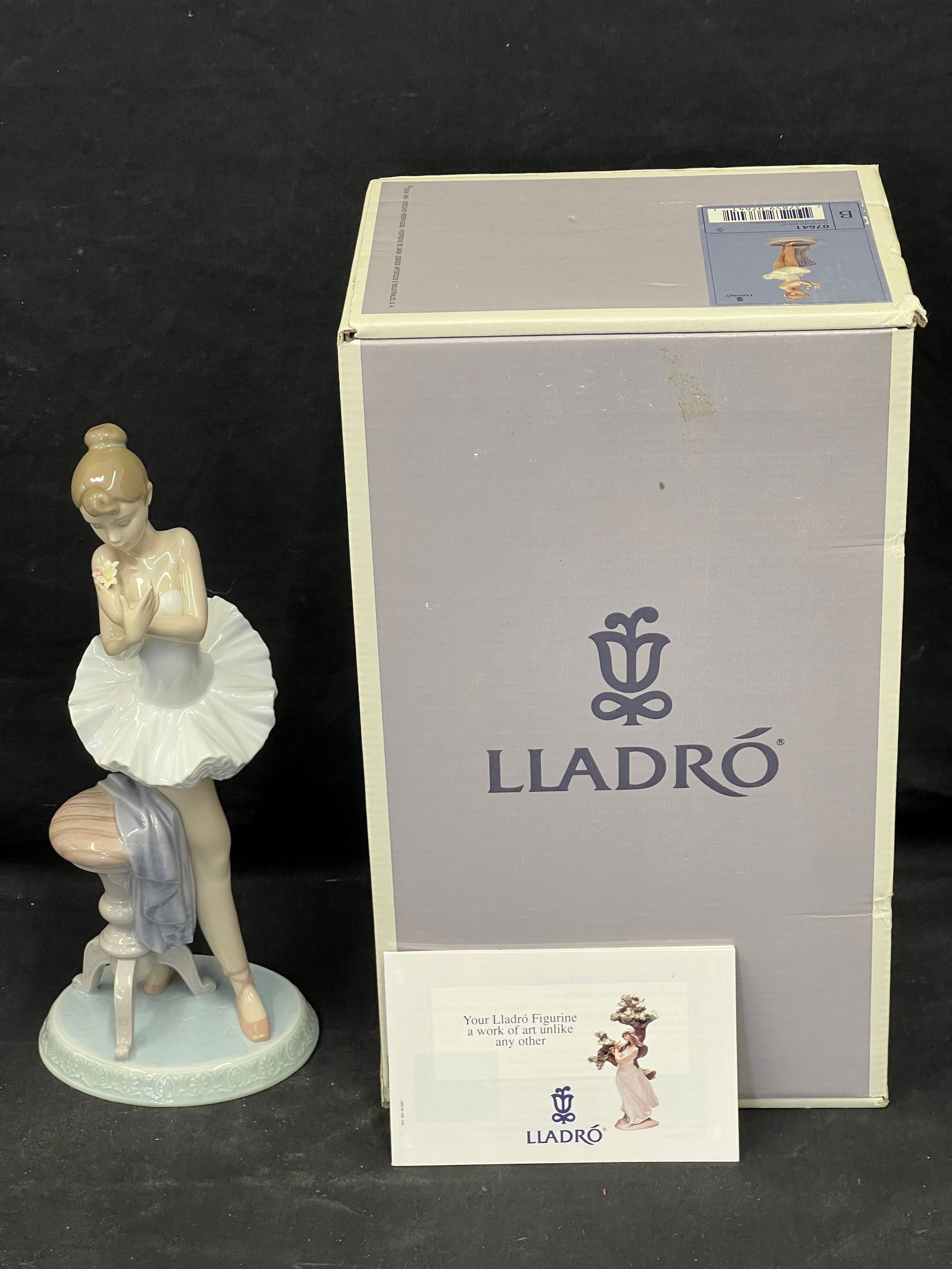 Lladro Ballerina #7641 'Perfect Performance' - Figure by Regino Torrijos 4.75'' x 10.25'' w/ Box (1 of 7)