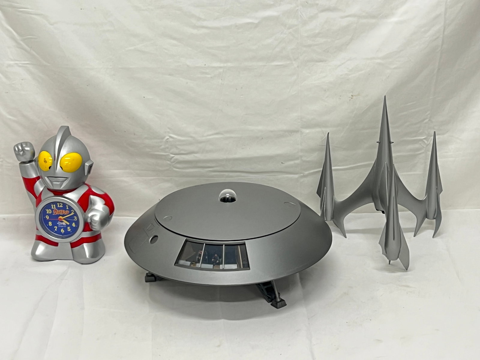 (3)Sci-Fi Items- Jupiter 2 Spaceship, Ultraman Talking Clock,Cosmostrator - Lost in Space Jupiter 2 (1 of 9)