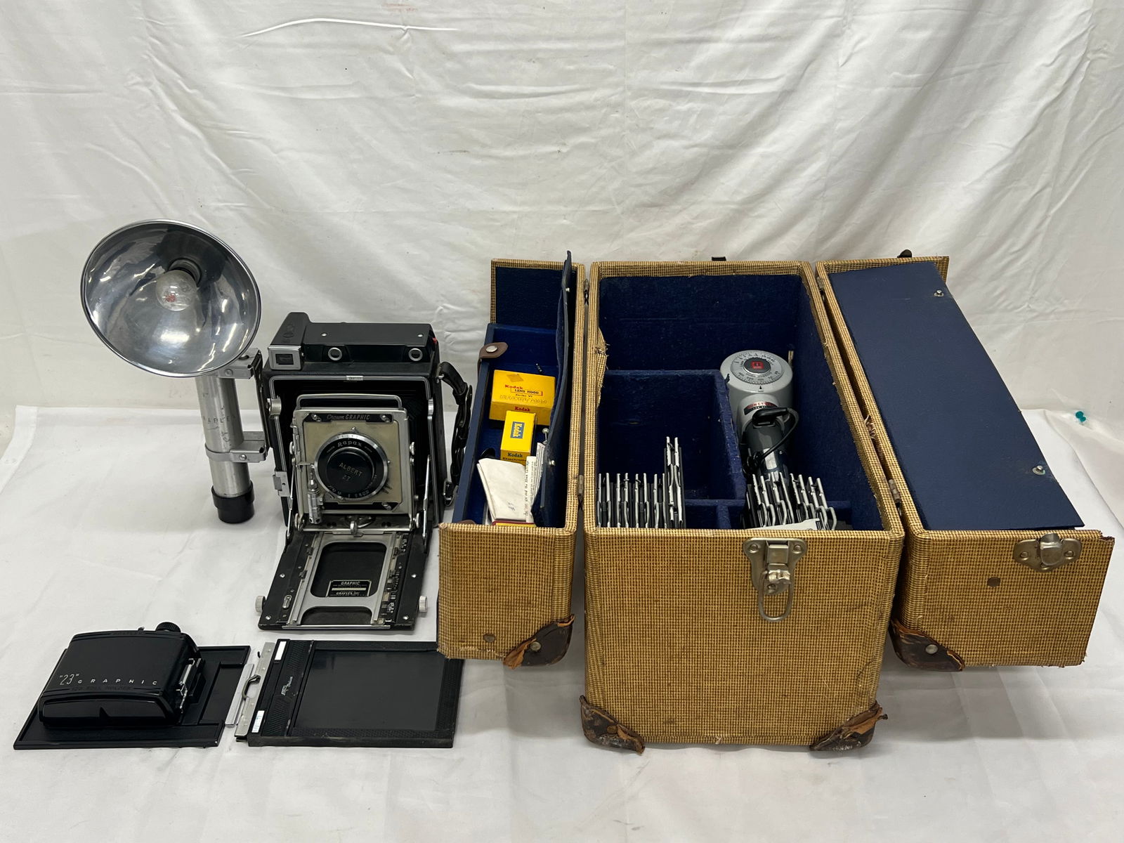 Graflex Graphic Camera Serial #909233 with Hard Case, Graflex Ring Synchronizer, Honeywell Strobonar (1 of 13)
