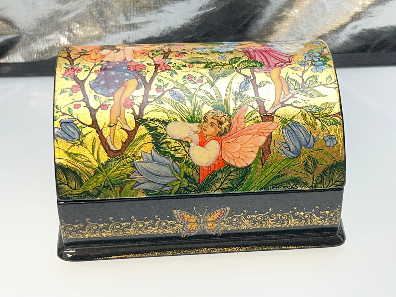 Russian Lacquer Dome Box with Fairies & Nymphs, 4.25'' x 3.25'' x 3.75'' (1 of 7)