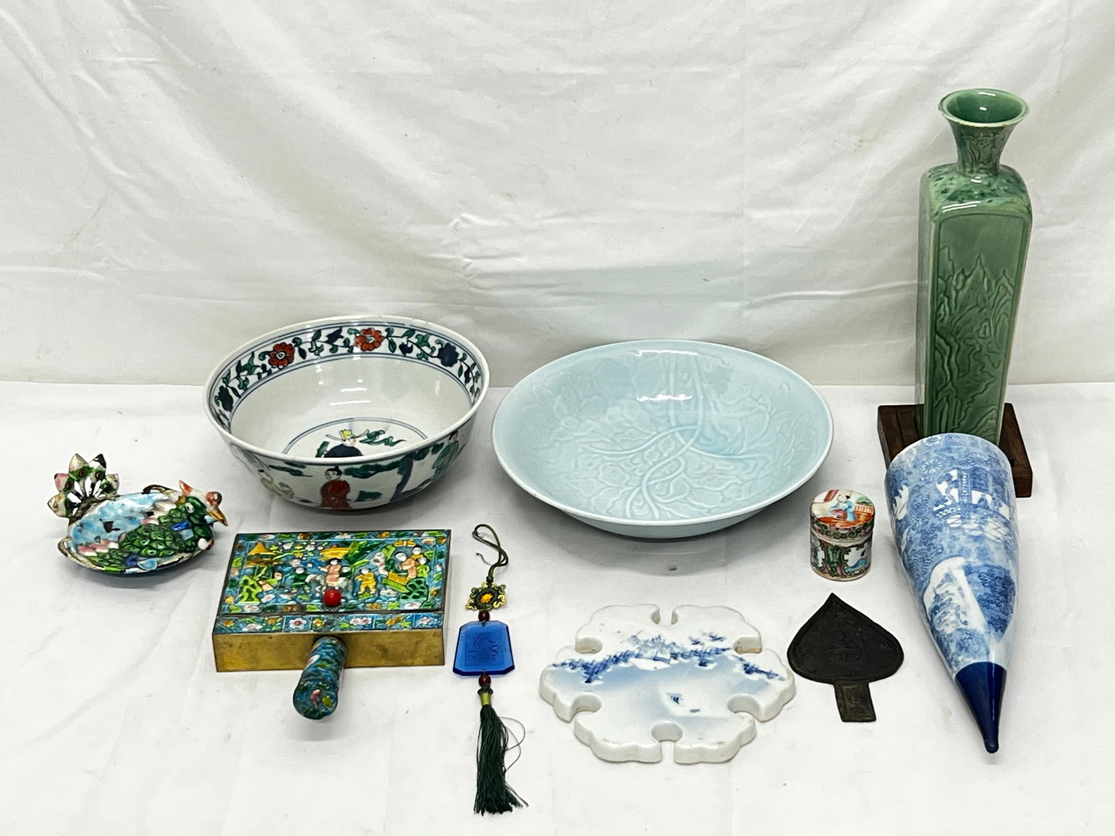 Lot Asst Chinese Asian Antique / Vintage Items - Chinese Export Enamel Box with Handle, Handpainted (1 of 16)