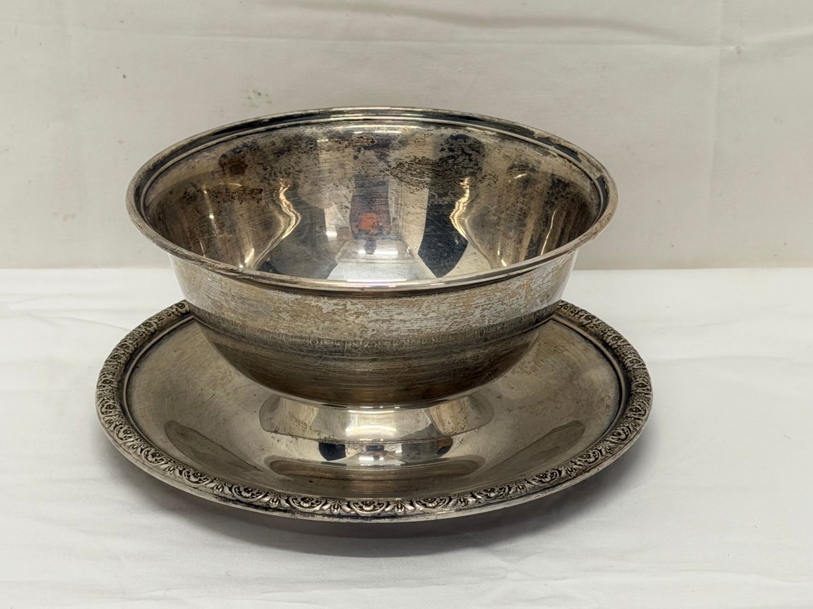 1939 'Prelude' Sterling Silver Gravy with Underplate, 236g (1 of 3)